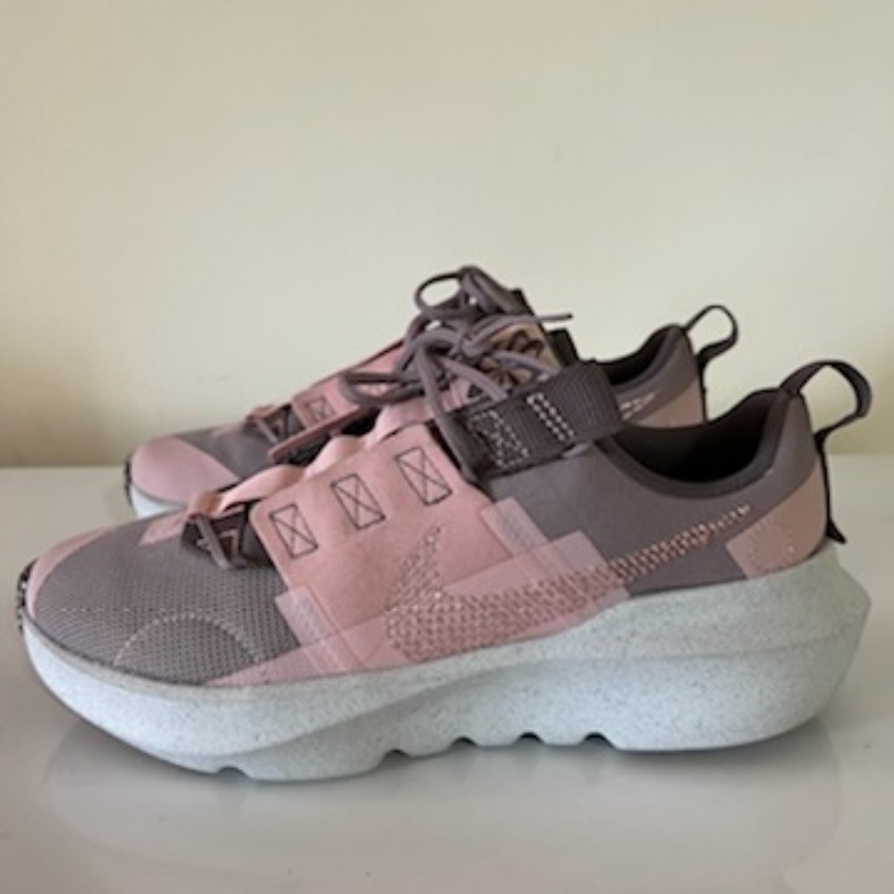 Nike Sneakers Size: 5Y